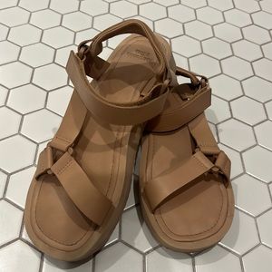 Abercrombie & Fitch Sporty Flatform Sandals
